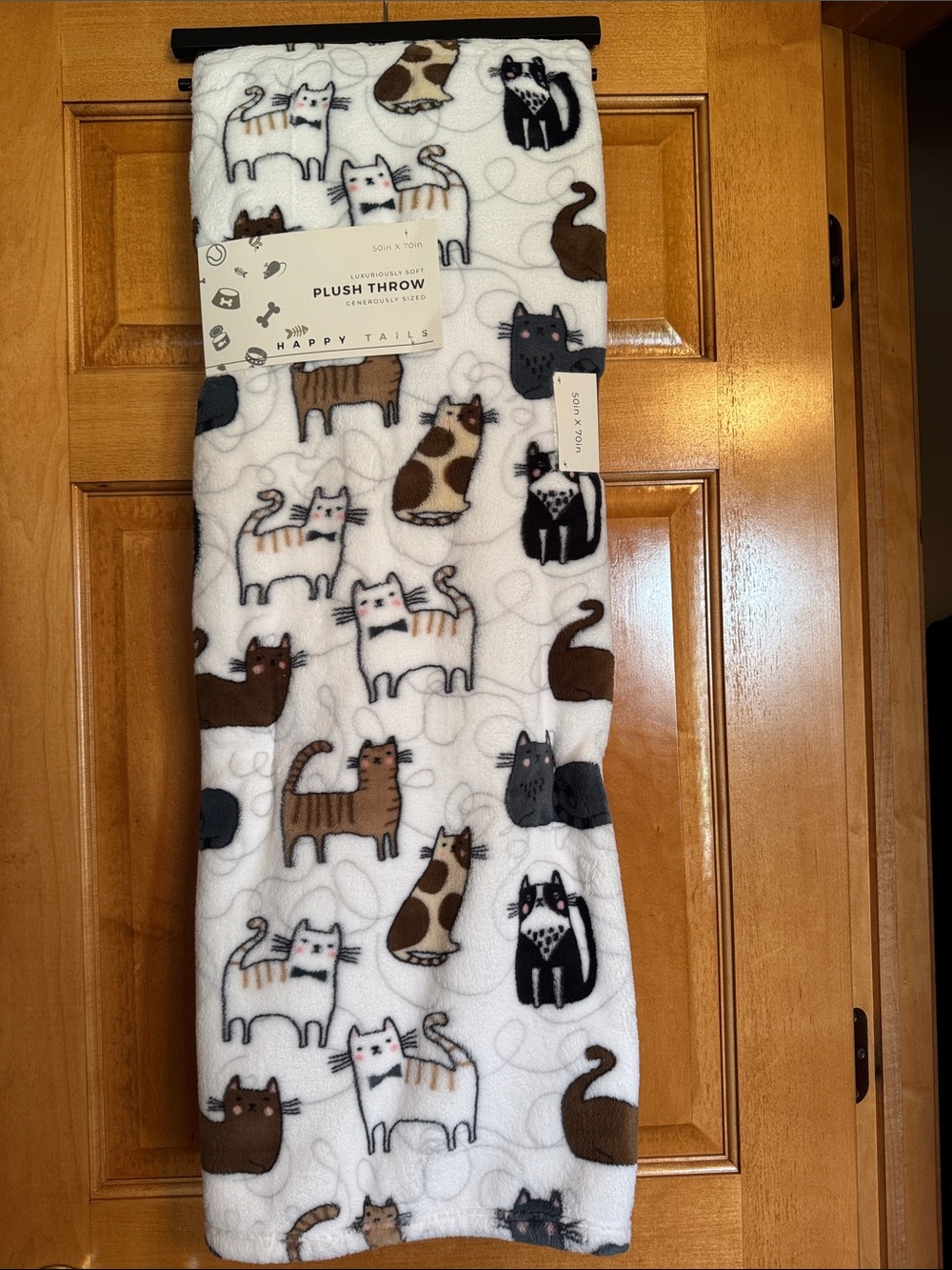 NWT Happy Tails Plush Cat Throw Blanket - White with Brown & Gray Cats